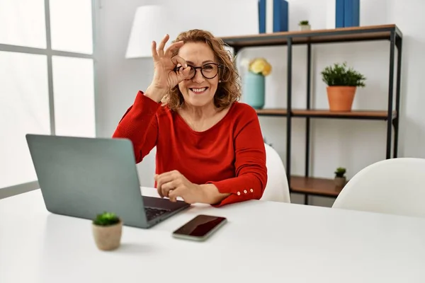 Middle Age Caucasian Woman Using Laptop Sitting Table Home Smiling —  Fotos de Stock