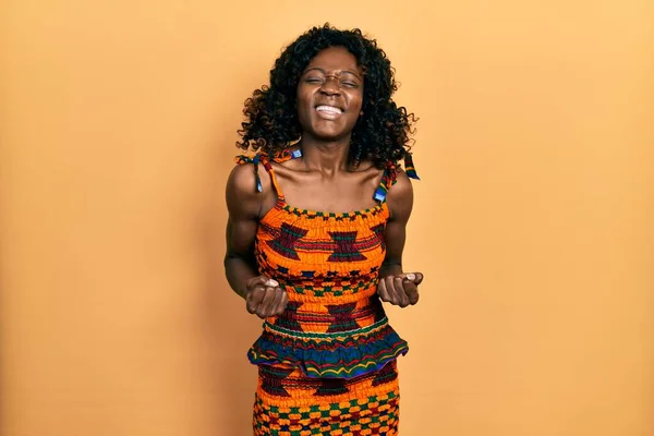 Young African American Woman Wearing Traditional African Clothes Very Happy — Stock Photo, Image