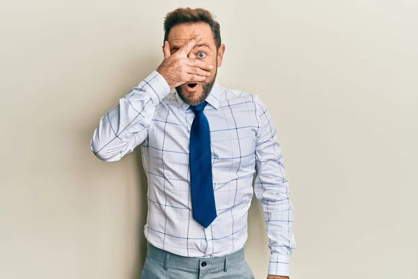 Middle Age Businessman Wearing Business Shirt Tie Peeking Shock Covering —  Fotos de Stock