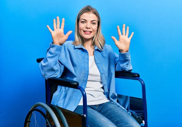 Beautiful Caucasian Woman Sitting Wheelchair Showing Pointing Fingers Number Ten — стоковое фото