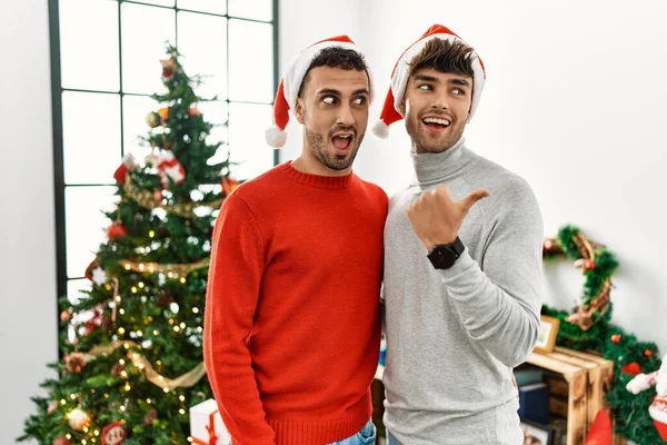 Young Gay Couple Standing Christmas Tree Wearing Hat Smiling Happy — Stock fotografie