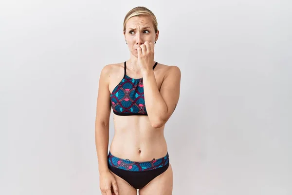 Young Blonde Woman Wearing Sporty Bikini Isolated Background Looking Stressed — стоковое фото