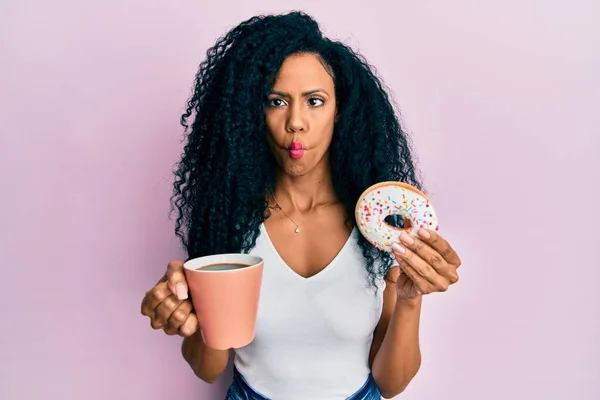 Middle Age African American Woman Eating Doughnut Drinking Coffee Making — Stockfoto
