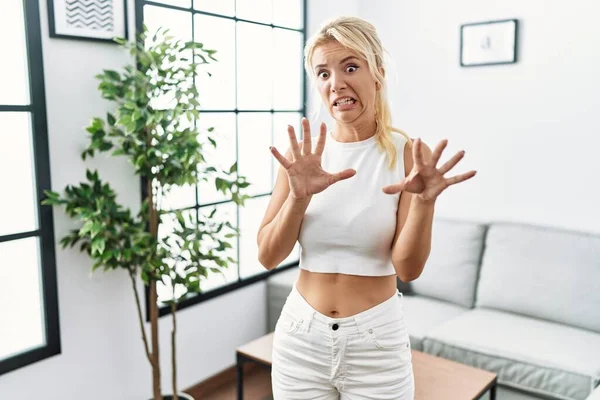 Young Caucasian Woman Standing Living Room Afraid Terrified Fear Expression — Stok fotoğraf