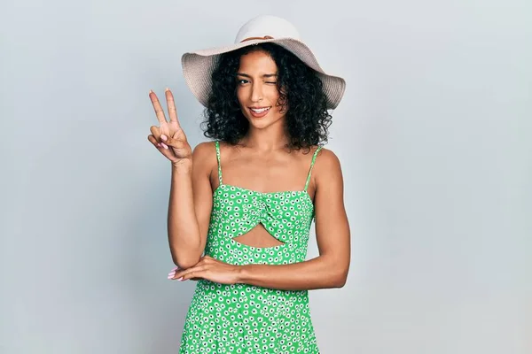 Young Latin Girl Wearing Summer Hat Smiling Happy Face Winking — Fotografia de Stock