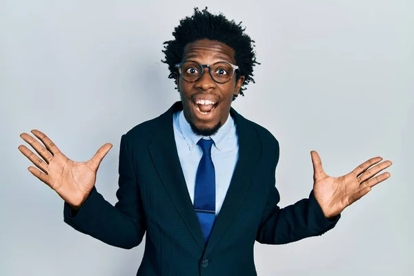 Young African American Man Wearing Business Suit Celebrating Victory Happy — ストック写真