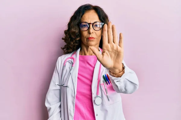 Middle Age Hispanic Woman Wearing Doctor Uniform Glasses Doing Stop — Foto Stock