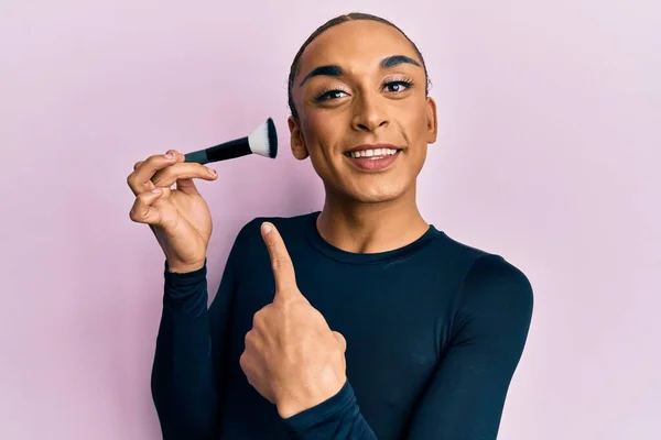 Hispanic Man Wearing Make Long Hair Holding Makeup Brush Smiling — Fotografia de Stock