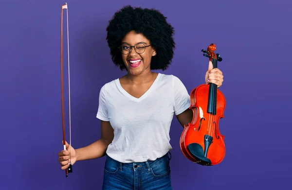 Young African American Woman Playing Violin Winking Looking Camera Sexy — Photo