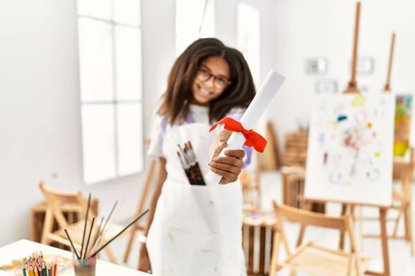 Africano Americano Menina Segurando Diploma Desenho Escola Arte — Fotografia de Stock