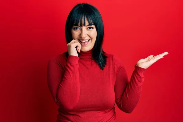 Young Hispanic Woman Presenting Open Palms Holding Something Smiling Laughing — Stockfoto