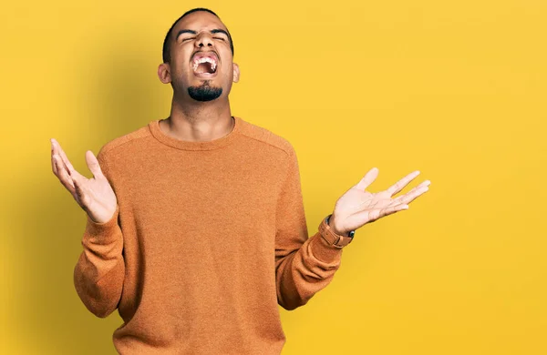 Jonge Afro Amerikaanse Man Draagt Casual Kleding Die Gek Gek — Stockfoto