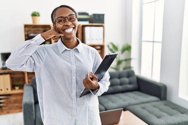 African Woman Working Psychology Clinic Smiling Doing Phone Gesture Hand — Fotografia de Stock