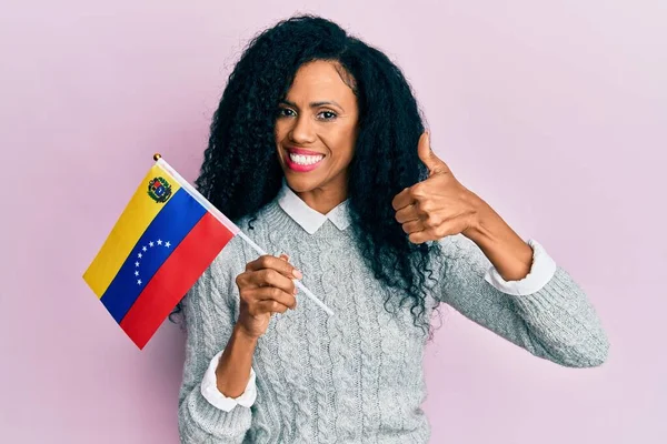 Middle Age African American Woman Holding Venezuelan Flag Smiling Happy — Stok fotoğraf