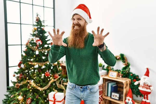 Redhead Man Long Beard Wearing Christmas Hat Christmas Tree Smiling — Stock Photo, Image