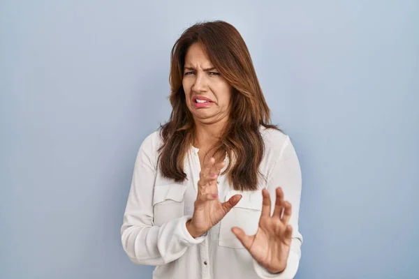 Hispanic Woman Standing Isolated Background Disgusted Expression Displeased Fearful Doing — Stock Photo, Image