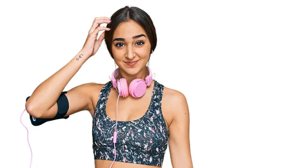 Beautiful Brunette Woman Wearing Gym Clothes Using Headphones Confuse Wonder — 스톡 사진