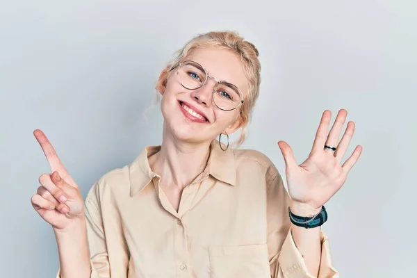 Beautiful Caucasian Woman Blond Hair Wearing Casual Look Glasses Showing — Stock Photo, Image
