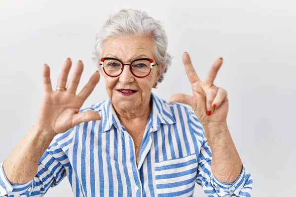 Senior Woman Grey Hair Standing White Background Showing Pointing Fingers — Foto Stock