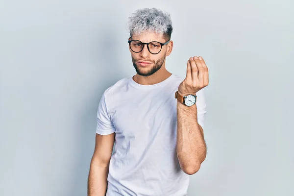 Young Hispanic Man Modern Dyed Hair Wearing White Shirt Glasses — Stockfoto