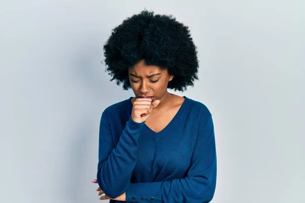 Young African American Woman Wearing Casual Clothes Feeling Unwell Coughing — Stock Photo, Image