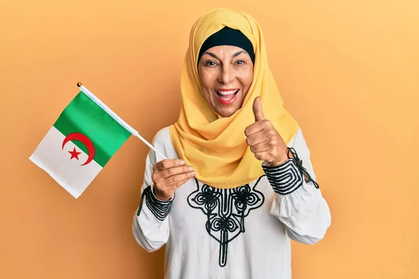Middle Age Hispanic Woman Wearing Hijab Holding Algeria Flag Smiling — Stock Photo, Image