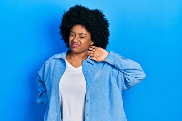 Giovane Donna Afroamericana Che Indossa Abiti Casual Che Soffrono Lesioni — Foto Stock