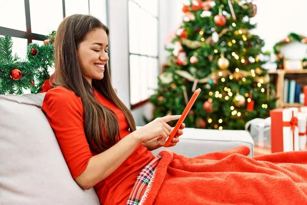 Young Latin Woman Using Touchpad Sitting Christmas Tree Home — Φωτογραφία Αρχείου