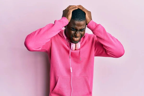 Young African American Man Wearing Gym Clothes Using Headphones Suffering — Stock Fotó