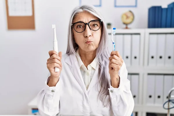 Middle Age Grey Haired Woman Working Dentist Clinic Holding Electric — стоковое фото