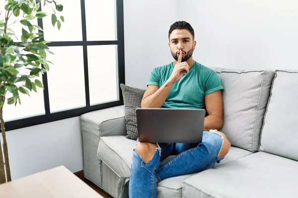 Young Handsome Man Beard Using Computer Laptop Sitting Sofa Home — Stockfoto