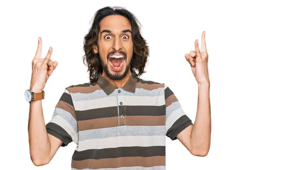 Young Hispanic Man Wearing Casual Clothes Shouting Crazy Expression Doing — Stock Photo, Image