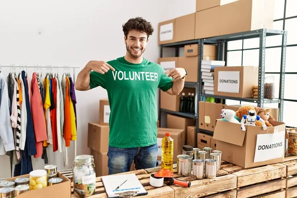 Young Hispanic Man Pointing Fingers Volunteer Uniform Home —  Fotos de Stock