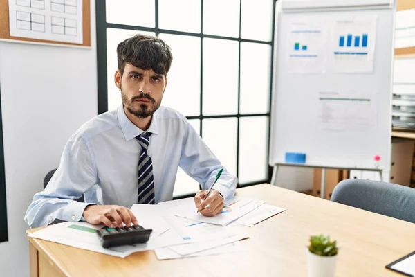 Young Hispanic Businessman Serious Expression Working Office — Stockfoto