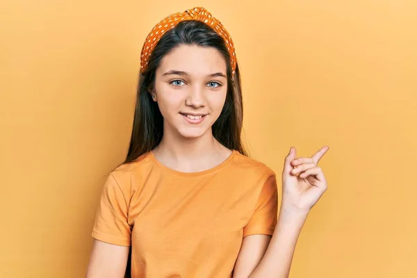 Young Brunette Girl Wearing Casual Orange Shirt Smiling Happy Pointing — Fotografia de Stock