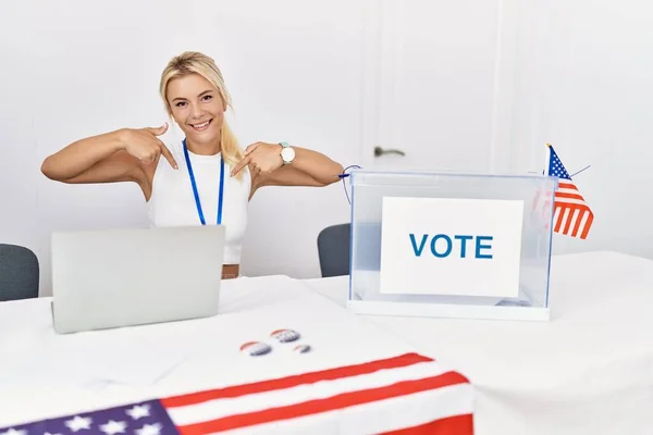 Young Caucasian Woman America Political Campaign Election Looking Confident Smile — Photo