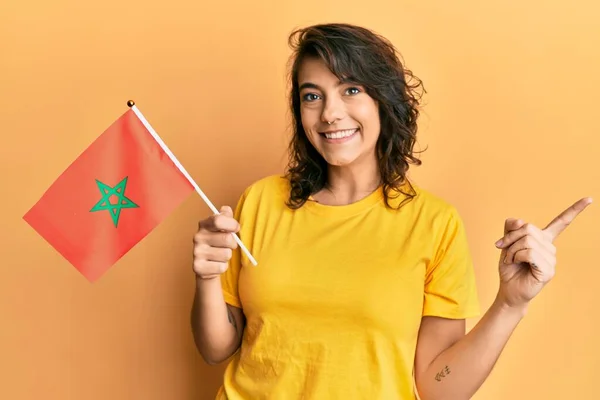 Young Hispanic Woman Holding Morocco Flag Smiling Happy Pointing Hand — Stock Photo, Image