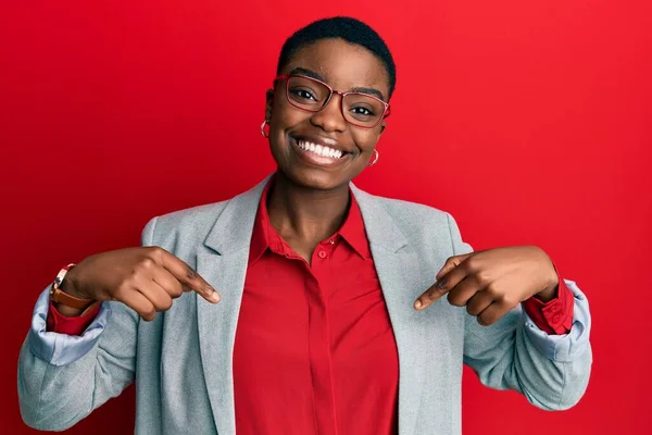 Young African American Woman Wearing Business Jacket Glasses Looking Confident — стоковое фото