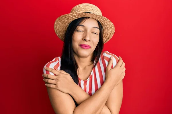 Young Latin Woman Wearing Summer Hat Hugging Oneself Happy Positive — Stock Fotó