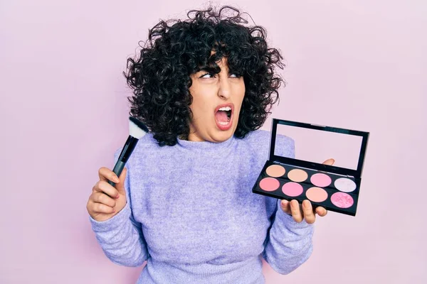 Young Middle East Woman Holding Makeup Brush Blush Angry Mad — ストック写真