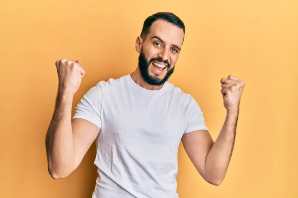 Young Man Beard Wearing Casual White Shirt Screaming Proud Celebrating — Stockfoto