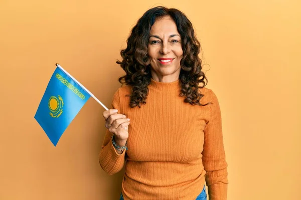 Middle Age Hispanic Woman Holding Kazakhstan Flag Looking Positive Happy — ストック写真