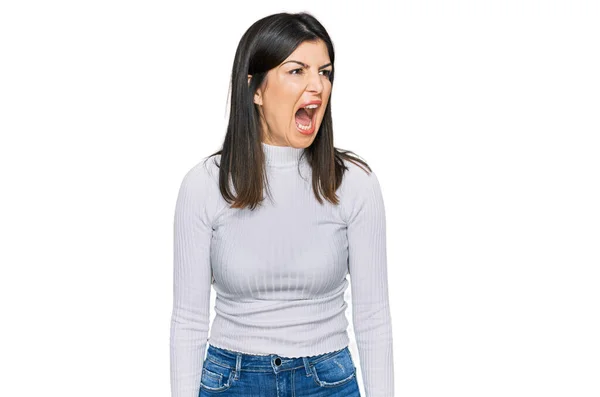 Beautiful Brunette Woman Wearing Casual Clothes Angry Mad Screaming Frustrated — Stock Photo, Image