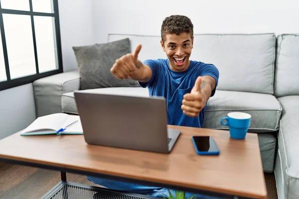 Young Handsome Hispanic Man Using Laptop Sitting Floor Approving Doing — Stockfoto