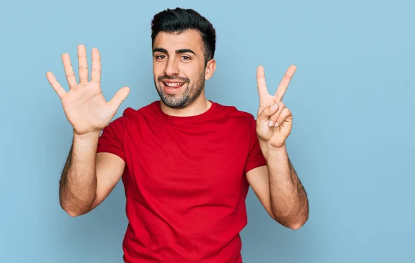 Homem Hispânico Com Barba Vestindo Casual Camiseta Vermelha Mostrando Apontando — Fotografia de Stock