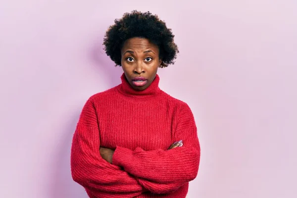 Young African American Woman Arms Crossed Gesture Shock Face Looking — Stockfoto