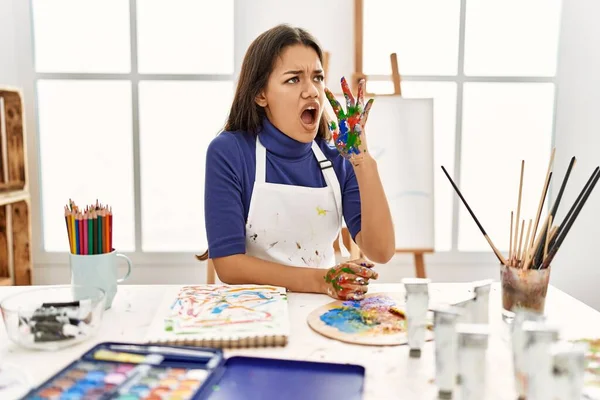 Young Brunette Woman Art Studio Painted Hands Shouting Screaming Loud — Foto Stock