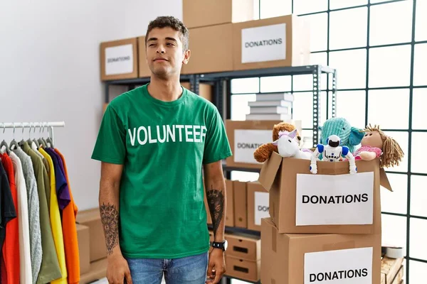 Young Handsome Hispanic Man Wearing Volunteer Shirt Donations Stand Smiling — Zdjęcie stockowe