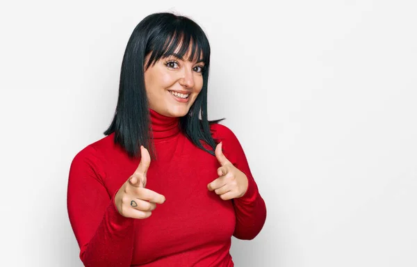 Junge Hispanische Frau Lässiger Kleidung Die Mit Dem Finger Die — Stockfoto