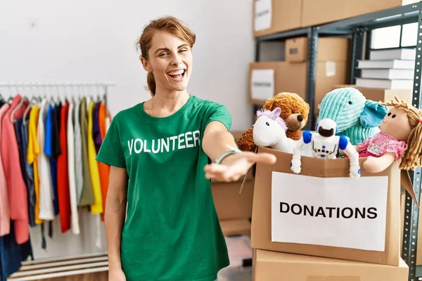 Beautiful Caucasian Woman Wearing Volunteer Shirt Donations Stand Smiling Friendly — Fotografia de Stock